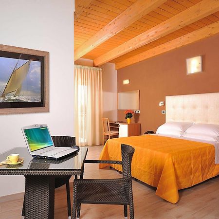 Hotel Favorita Cesenatico Extérieur photo