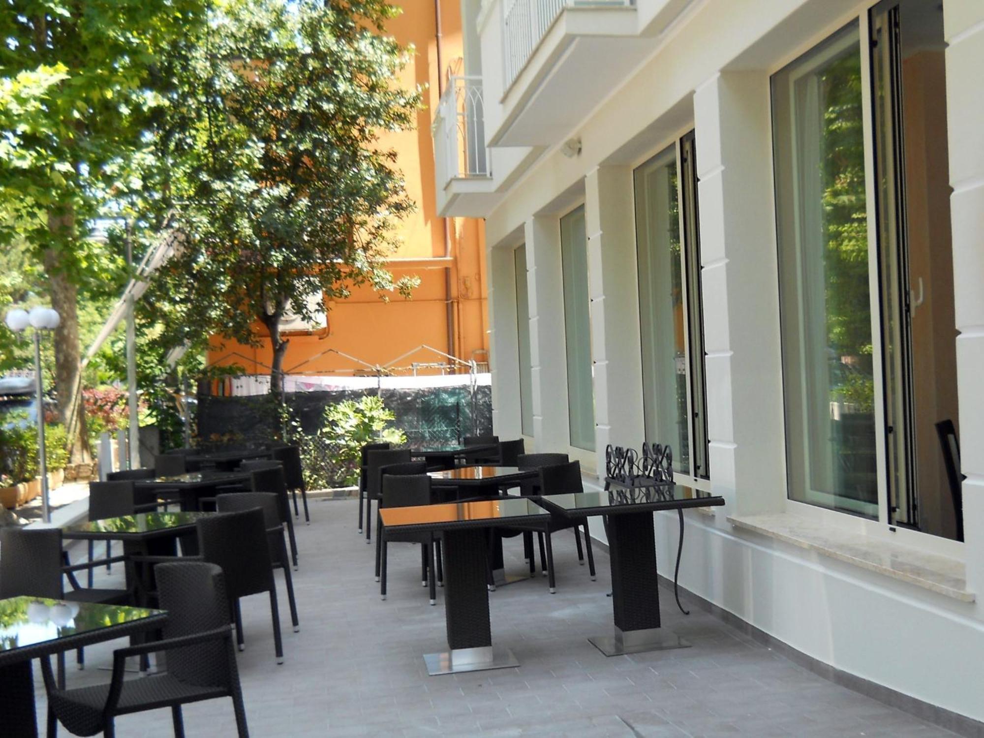Hotel Favorita Cesenatico Extérieur photo