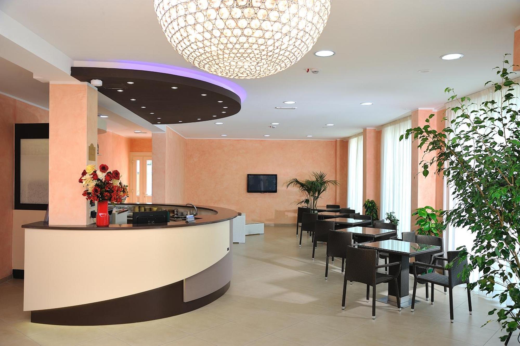Hotel Favorita Cesenatico Extérieur photo