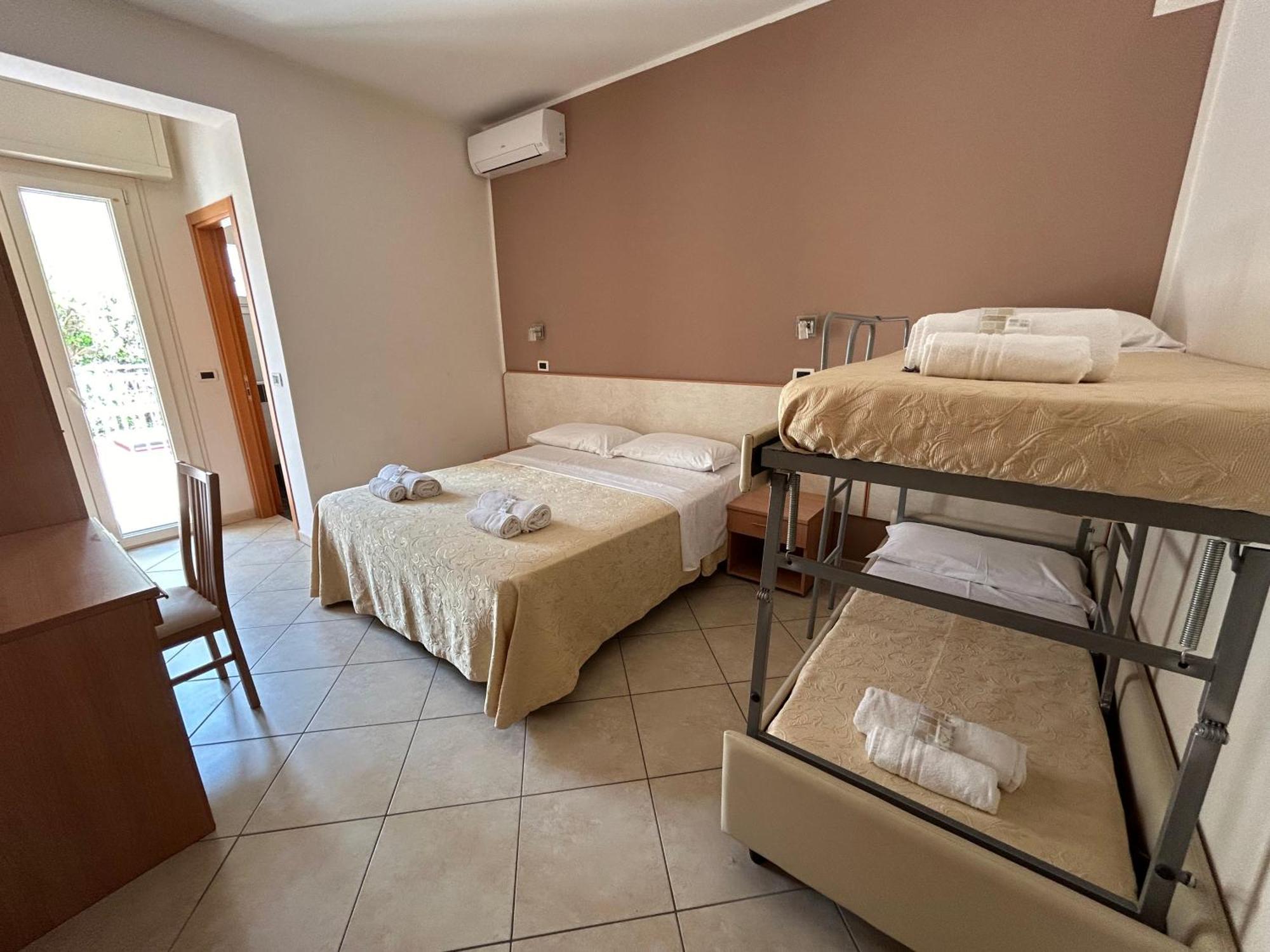 Hotel Favorita Cesenatico Extérieur photo