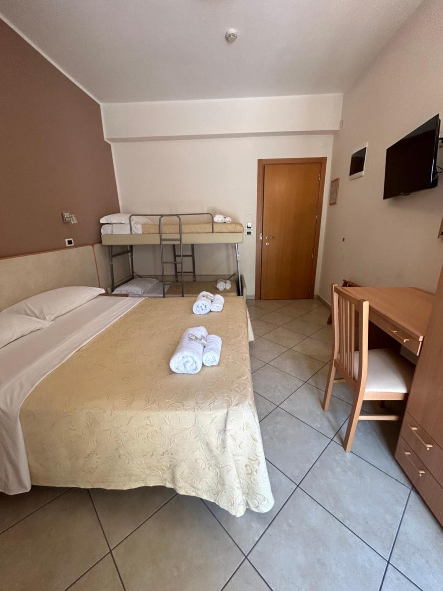 Hotel Favorita Cesenatico Extérieur photo
