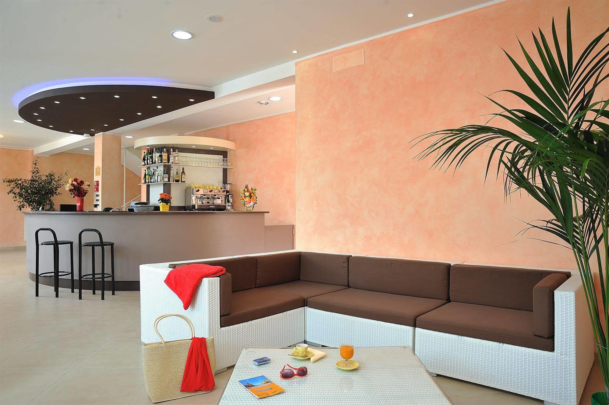 Hotel Favorita Cesenatico Extérieur photo