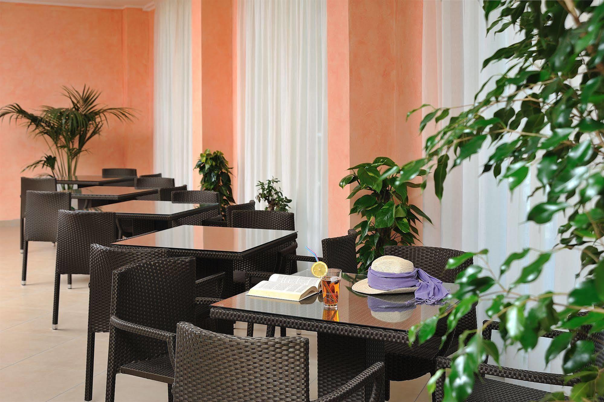 Hotel Favorita Cesenatico Extérieur photo