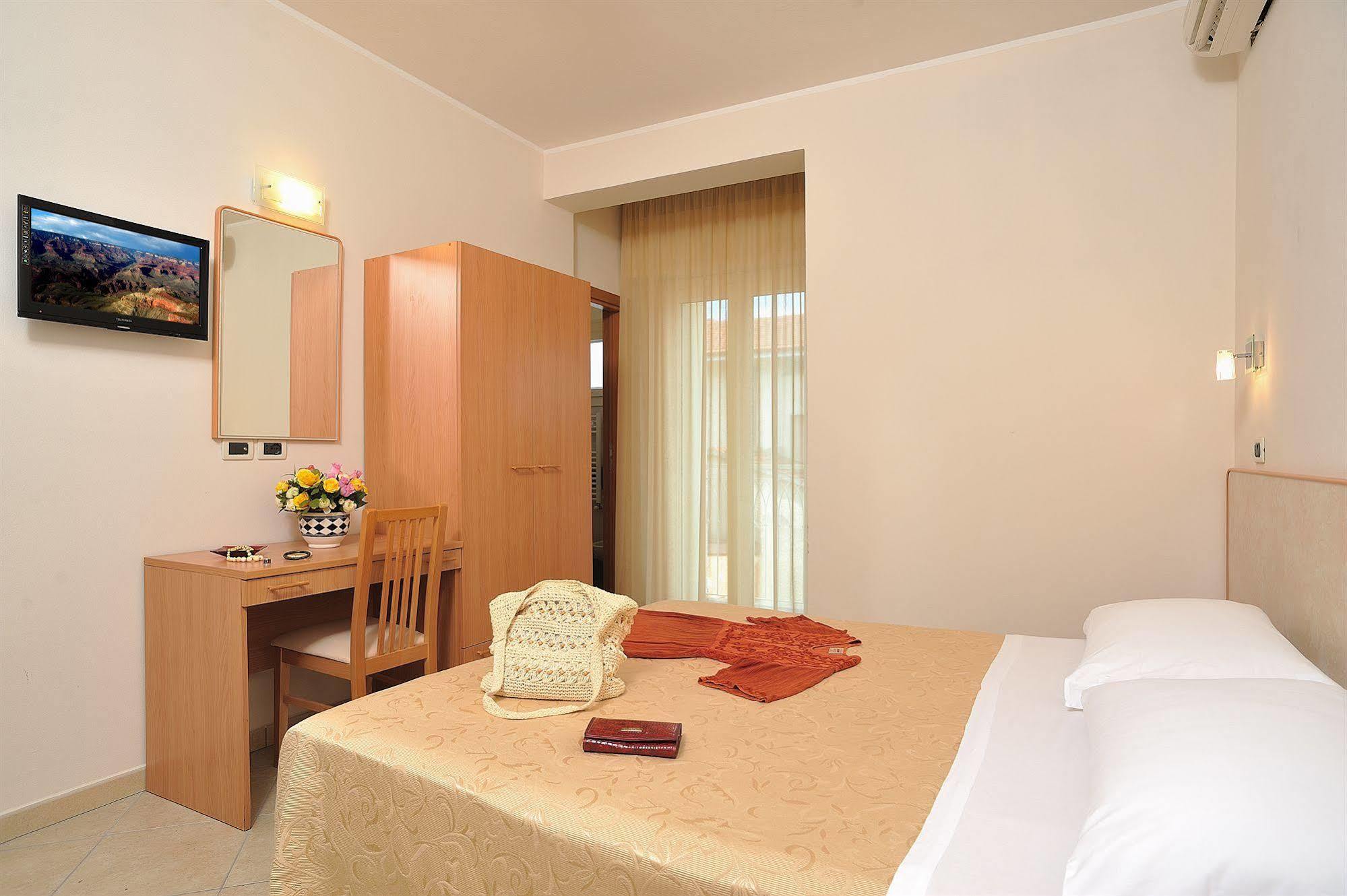 Hotel Favorita Cesenatico Extérieur photo