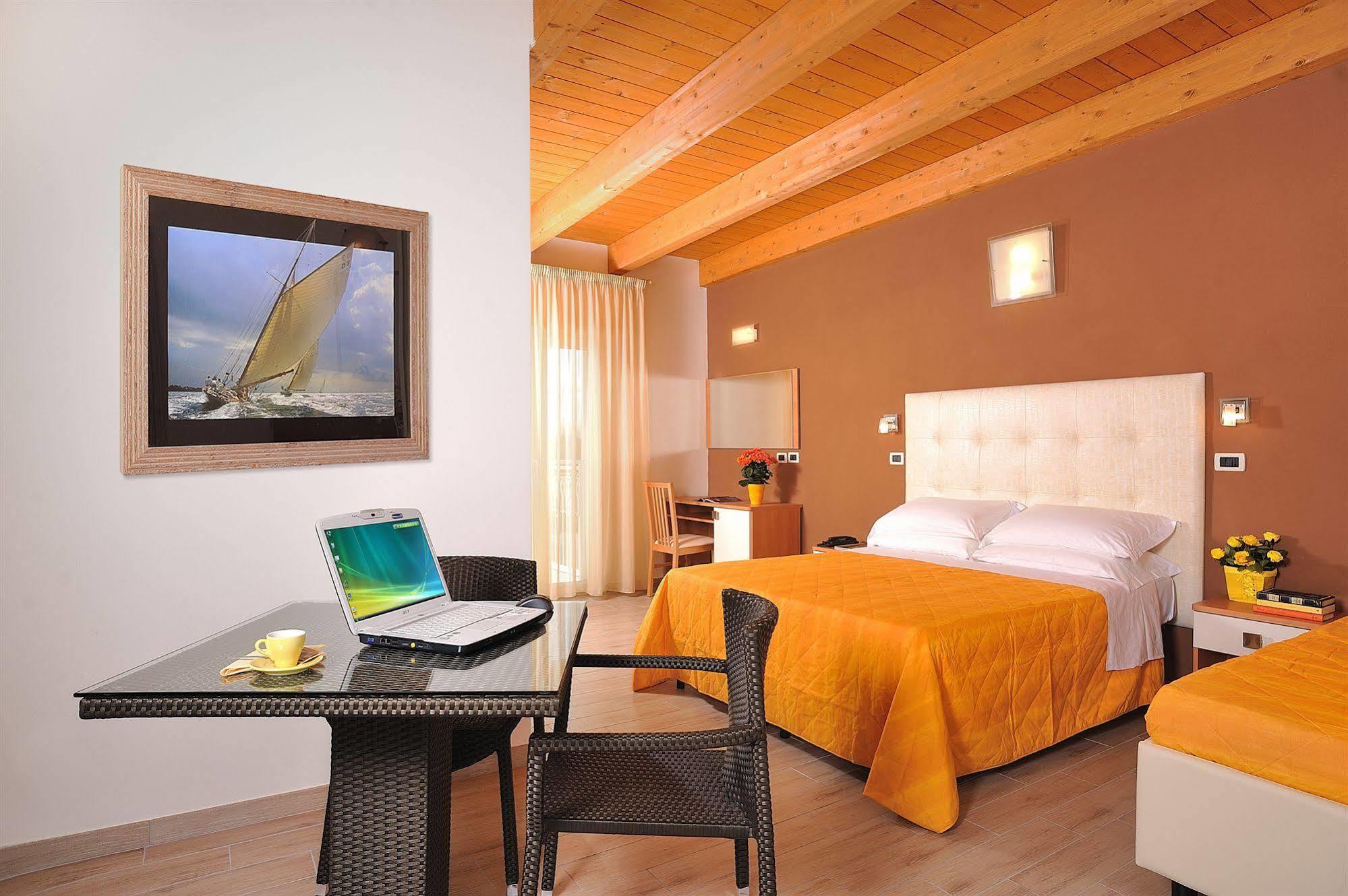 Hotel Favorita Cesenatico Extérieur photo