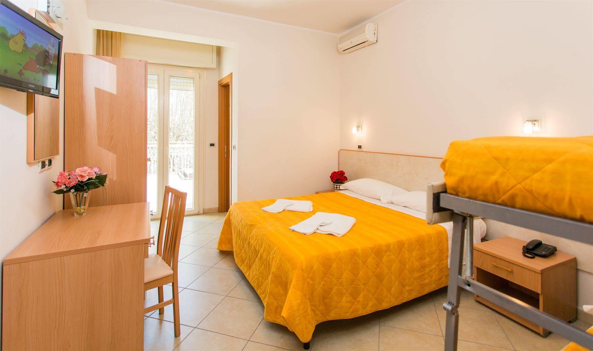 Hotel Favorita Cesenatico Extérieur photo